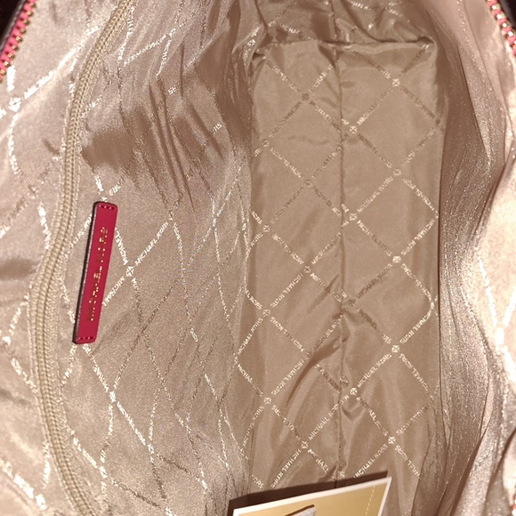 Michael Kors Jet Set Tote - Picture 5 of 7